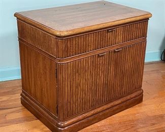 Lot 38 | NICE BEDSIDE CABINET | Mid-century, excellent craftmanship