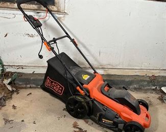 Lot 137 | BLACK + DECKER ELECTRIC LAWNMOWER
