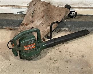 Lot 144 | BLACK & DECKER VAC'N'MULCH
