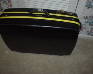 Vintage Hardcase Samsonite Luggage in Like New Condition complete with 2 Keys