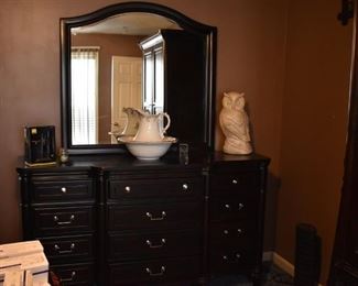 Beautiful Mirrored 12 Drawer Dresser that matches the Bed and Nightstands