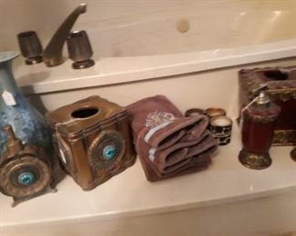 Bathroom linens and decor