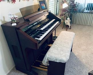 Roland Organ $1100