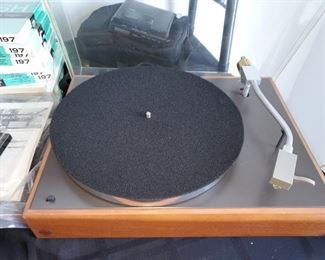 AR Turntable, 