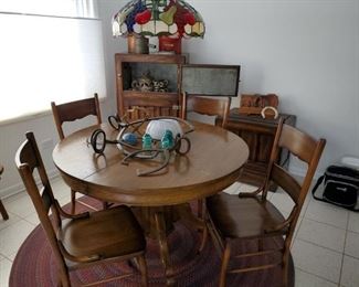 Oak round table, braided rugs 