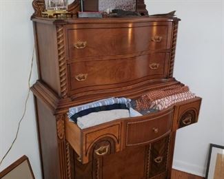 Chest of drawers, matching bedroom set