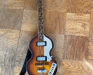 Jay Turser Violin Beatles Bass Guitar