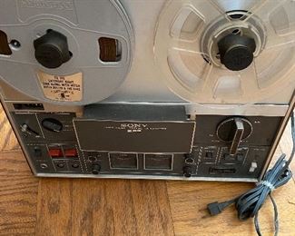 Sony Reel to Reel Soild State TC 366/ Powers On