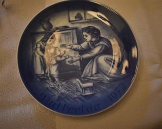 Collector Flo Blue Plate Christmas 1972