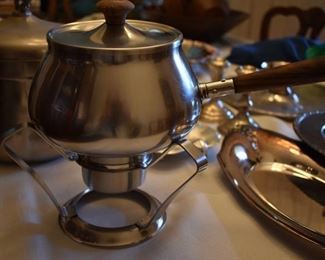 Retrp it is! Fondue Serving Pot in excellent condition