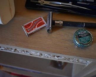 Collectibles: Adjustable Double Edged Razor, Wexteel Blades (box of 5), anda Tin Can of Watkins Menthol Camphor Ointment