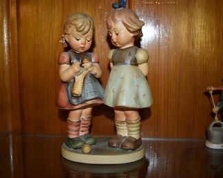 Hummel "Knitting Lesson"