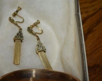 Lots of Beautiful Vintage Jewelry , more than is shown in these pictures