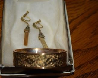 Lots of Beautiful Vintage Jewelry , more than is shown in these pictures