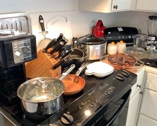 Huh, I don't think that coffee pot has a carafe.  Hopefully there's someone out there thinking about how their carafe has no coffee pot and we've just made someone's day.