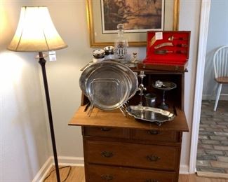 This would be Secretary #1 on our tour of "Secretaries through the ages" in this house.  Circa 1980's ish.  Tons of storage, good writing surface.  Great bones, I could do a ton with this but if I buy another secretary I'm gonna get in so much trouble (seriously you think the amount of secretaries in this house is ridiculous, you should see my storage unit)