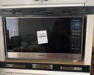 Nice microwave.   I really don't have anything else to say about it.  It's a microwave.  It works.  What do you want a three part history channel deep dive into the innovation that led to frozen tv dinners and eventually peaked at Pizza Rolls?  Sorry I dont' have the time for that today.  Also pizza rolls are so much better in the oven but who has the time?????