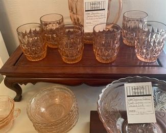 Ah more pink glass, I love this set.  It's made by Jeanette called "Holiday Buttons and Bows" which I don't get but more power to it.  I just love the idea of a pitcher and cup set.  Sitting outside on the porch in rocking chairs next to a tray with a sweating pitcher of sweet tea.  