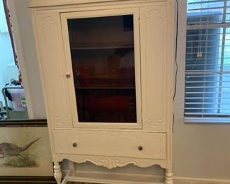Hey, people are always talking about how they like these old china cabinets but they're gonna have to paint it, well this ones been done for you!