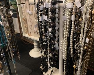 We color blocked the jewelry too I just noticed.  These ladies sure are good at this staging thing, they should probably get paid more.  Or at all.