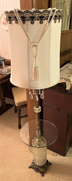 GORGEOUS 3-WAY VINTAGE TABLE FLOOR LAMP WITH LIGHTED BASE.