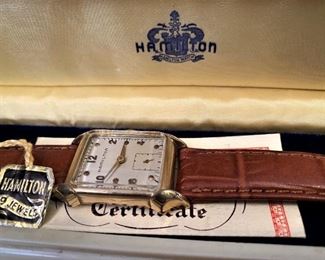 GORGEOUS LIKE NEW VINTAGE MEN'S HAMILTON 982 19 JEWEL 14KT GOLD FILLED WIND UP WRISTWATCH IN ORIGINAL BAKELITE CASE WITH TAG AND WARRANTY CARD.  WORKS!