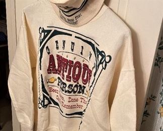 SWEATSHIRT AND HAT "AUTHENTIC ANTIQUE PERSON" 