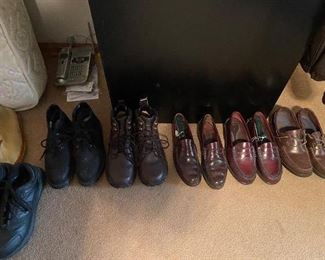 Men’s shoes size 10 to 10-1/2