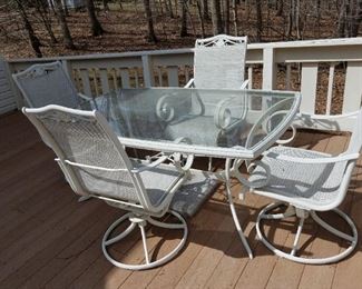 outdoor table/chairs