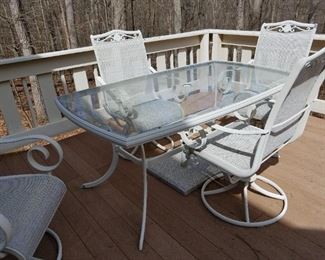 outdoor table/chairs
