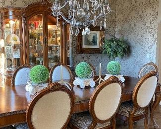 Stunning Formal Dining Room set. Table with leaves, 8 Chairs, China Cabinet & Sideboard 