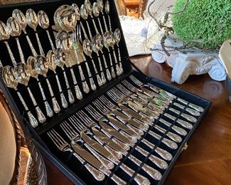 Silverplate flatware set 