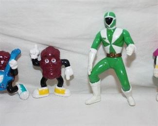 Looney Tunes 1988 Arby’s “Daffy Duck” 3” Figure,CRMB 2001 California Raisin Figerines, McDonalds Happy Meal Lightspeed Rescue Green Power Ranger 4" Tall Toy 2000, Snoopy with Easter Egg and Snoopy with Heart and Flowers