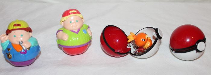 Hasbro Weeble Wooble People 2000 Rolling “Weebles”. Nintendo Pokemon Basic Fun BFI Pokeball Keychain 1999 and Pokeball w/o Keychain