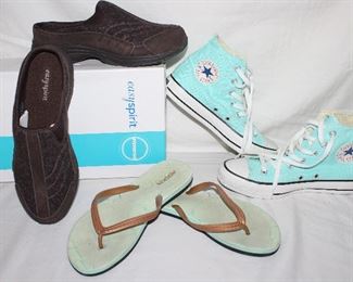 Easy spirit brown shoes women's size 9.
Rockin blue flip flops woman's size 8
Teal converse all star woman's size 5