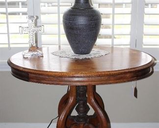 Victorian Antique Oval Center Table on Original Porcelain Casters (25”W x 26”D x 29”H