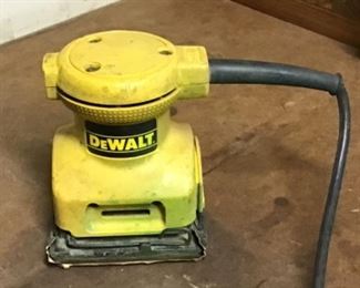 DeWalt Palm Grip Sander type 2. Model DW411