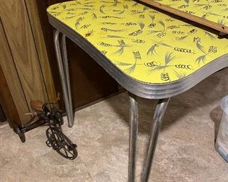 Mid-century table w/leaf