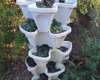 Multi-plant standing planter