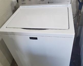 Nice Maytag Washing Machine, works well, small leak