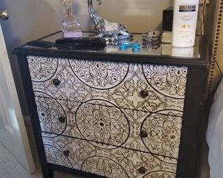 Lovely black and white accented chest of drawers