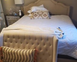 King sized bed with upholstered studded headboard and amazing newer mattress set.