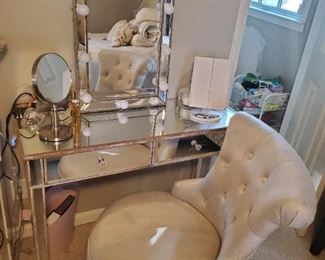 Glam Central! Swivel chair is adjustable heights, vanity or accessories