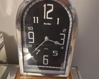 Attractive Desk, Shelf or Mabtel Clock