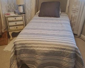 Adjustable Craftmade Twin Bed, Comforter sold separately and is super cuddly
