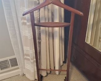 Wooden clothing butler