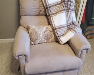 Comfy Beige Recliner, accent pillow or throw