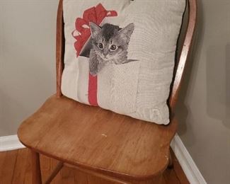 Cute oak accent chair