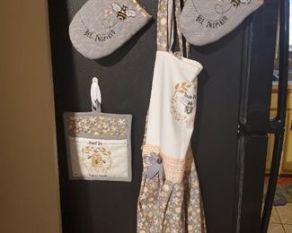 So cute...new bumble vee pot holder, apron, and oven mitts