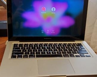 Apple Macbook Pro (locked up)